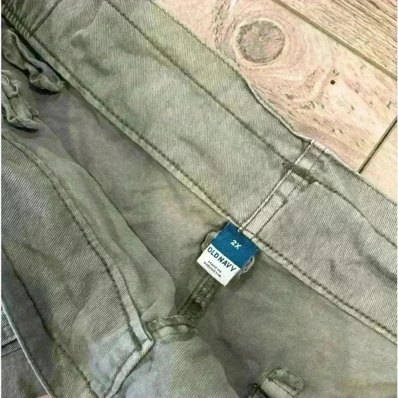 Old Navy green shorts size 2X - Picture 2 of 3